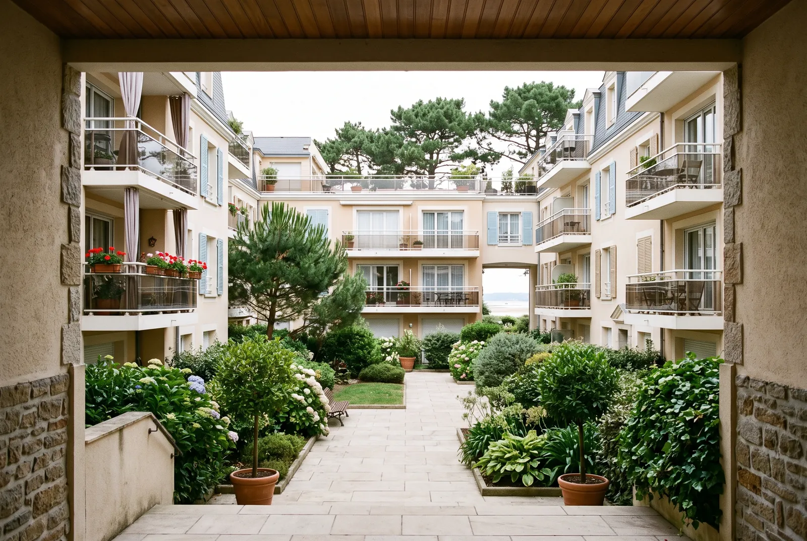 Cour intérieure d'un immeuble à La Baule
